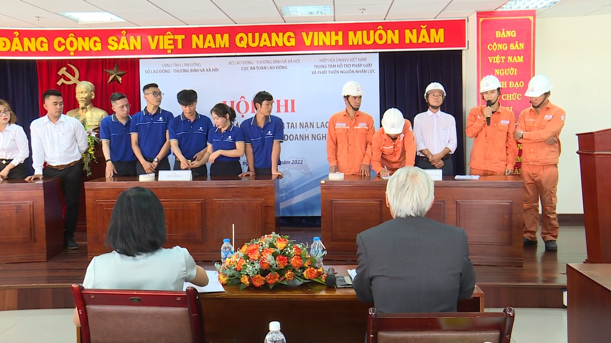 hoi-thi-tim-hieu-chinh-sach-BHTNLD-benh-Nghe-nghiep_