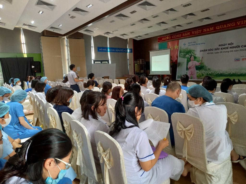 Giảng viên công ty cổ phần quốc tế BHL Group huấn luyện an toàn vệ sinh lao động tại bệnh viện lão khoa TW