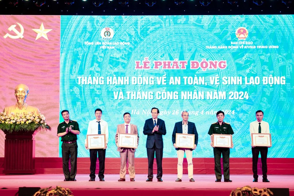 thang-an-toan-ve-sinh-lao-dong-2024